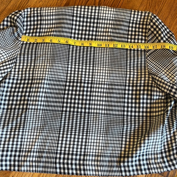 Serbin short sleeve black & white houndstooth print dress with matching jacket. - Picture 10 of 11